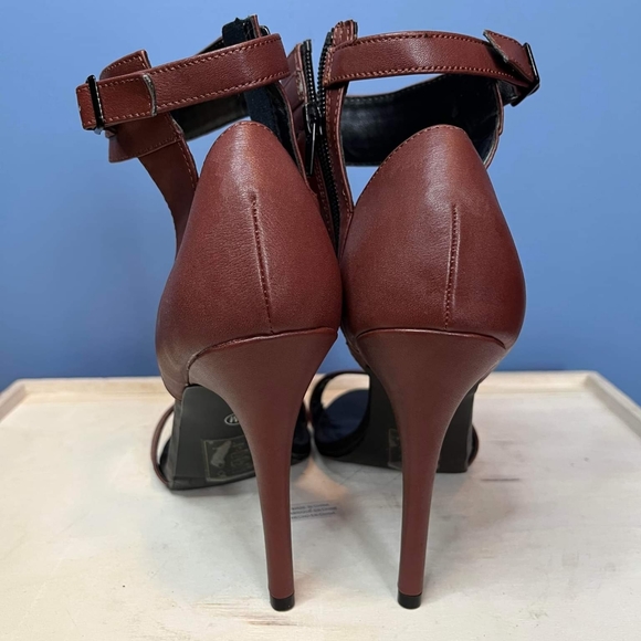 Sophia & Lee, size 9, brown heels - Picture 3 of 3